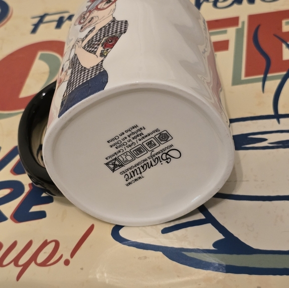 Signature large cup mug 17.5 oz pin up girl cow new - Picture 4 of 4